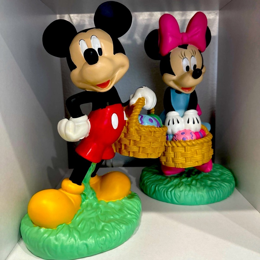 Mickey & Minnie Easter figurine set